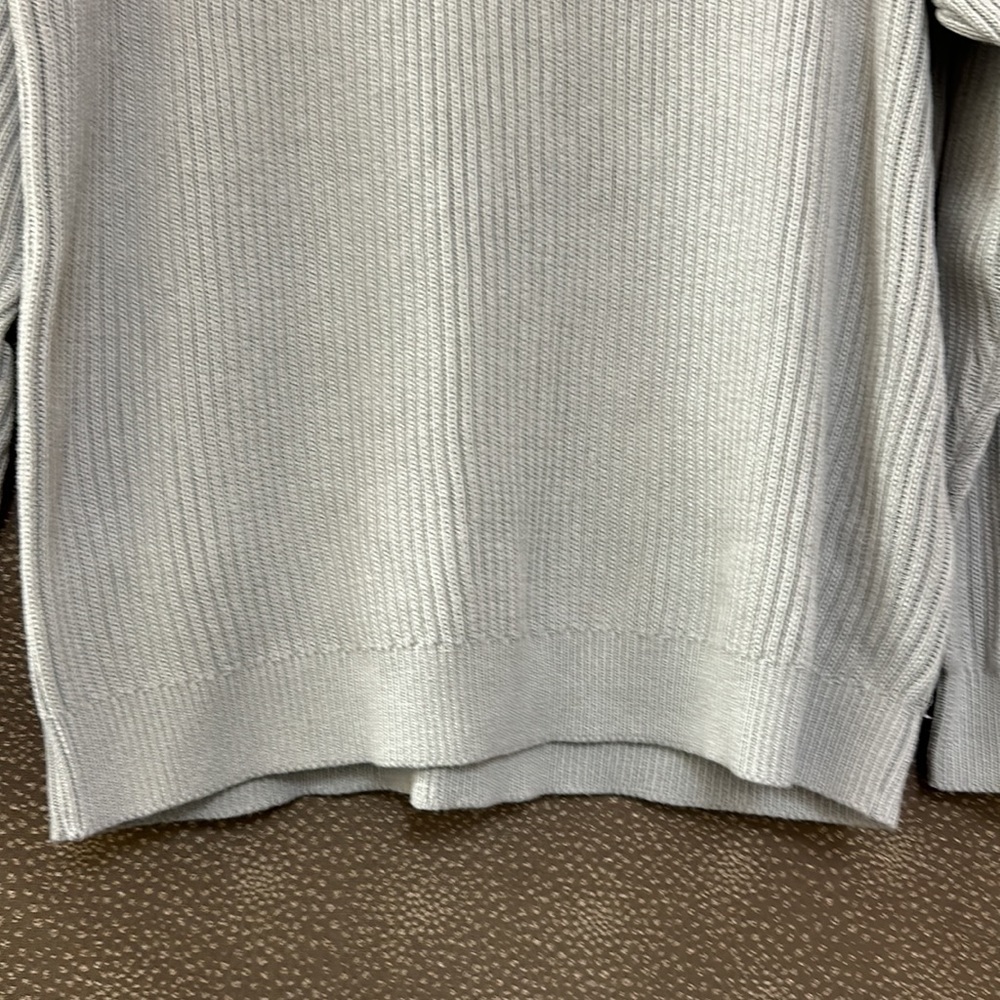 🔥🔥🔥H&M Cold Shoulder Sweater - Picture 4 of 9